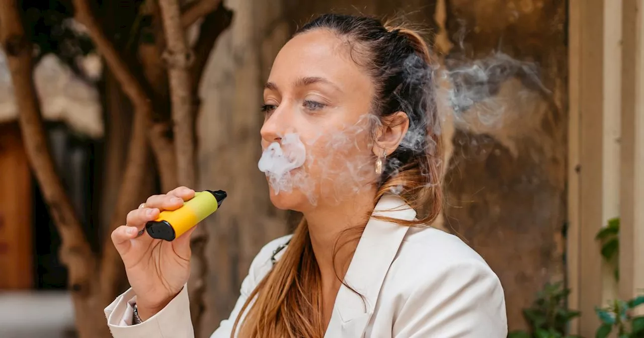 Vape Tongue: Dentist Warns of Emerging Side Effect as UK Bans Single-Use Vapes