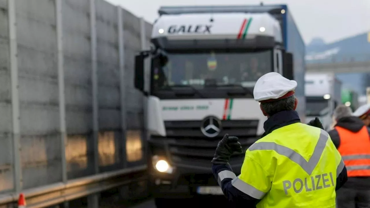  Polizei stoppt Lkw-Lenker (57) und landet Volltreffer