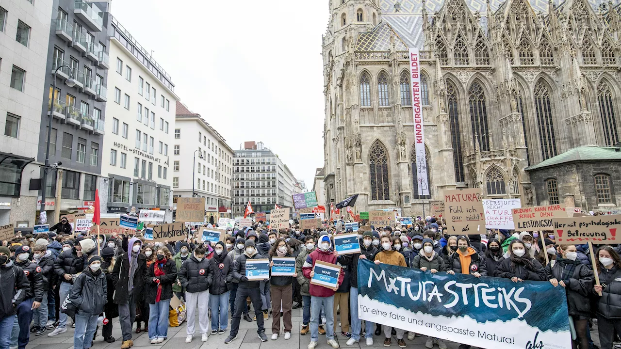 Treffpunkt: Stephansplatz - Achtung! Große Schüler-Demo gegen Kickl-FPÖ in der City