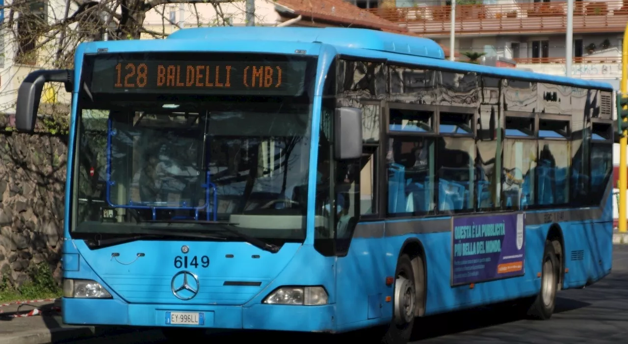 Roma, dimentica la borsa con il computer e il quadernino sul bus. L’appello di una studentessa: «Ho avuto un c