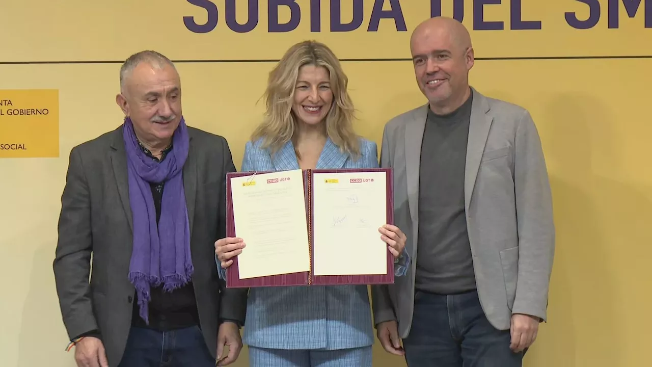 Yolanda Díaz firma con CCOO y UGT la subida del SMI a 1.184 euros