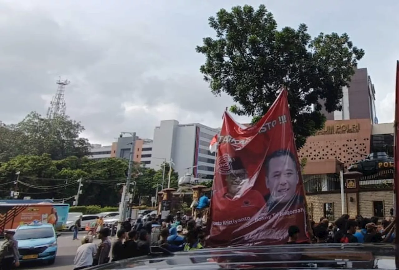 Massa Desak Penangkapan Hasto Kristiyanto Terkait Kasus Suap Harun Masiku