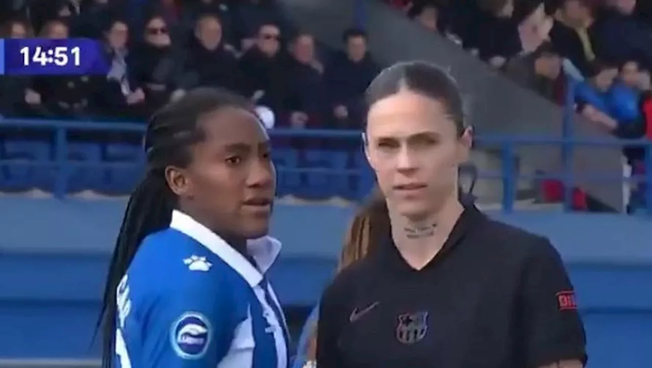 VIDÉO. 'Un geste qui porte atteinte à l’intimité' : après des attouchements en plein match, une footballeuse e