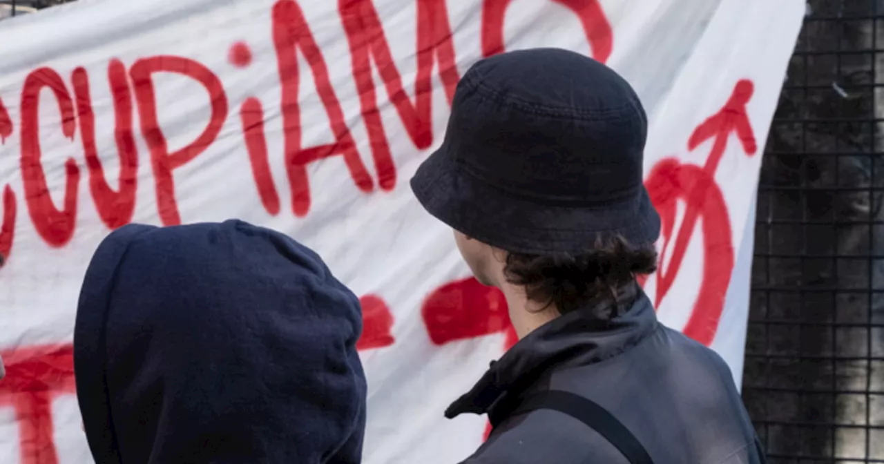 Foibe, collettivi di sinistra fanno annullare il dibattito a scuola: "Fascisti nelle fogne, non in classe"