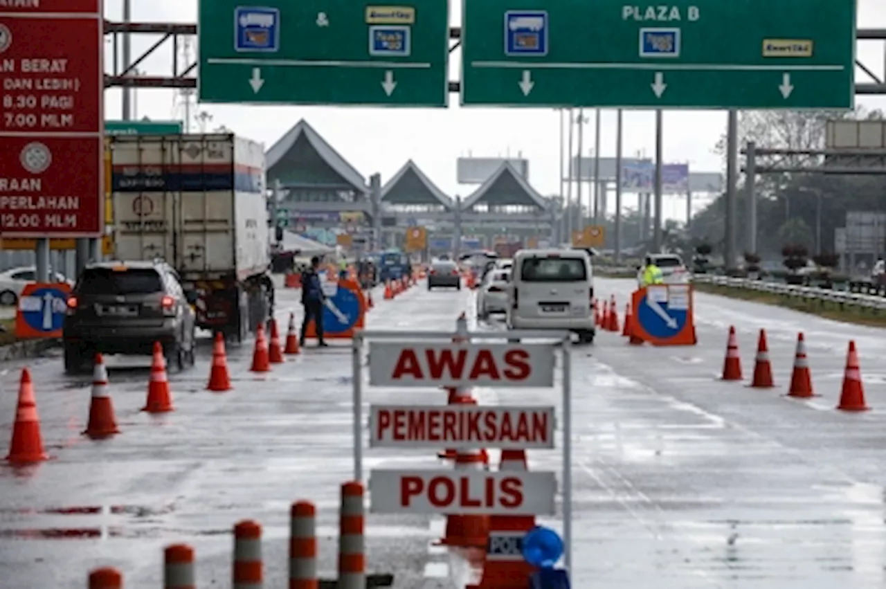 Motorcyclist arrested for hurling profanities at JPJ officers, cops during traffic op at Penang Bridge toll plaza