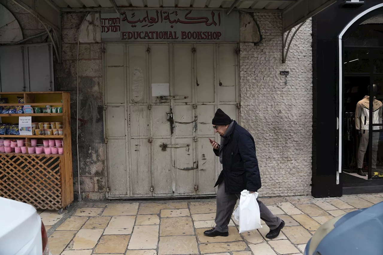 Israeli Police Raid Palestinian Bookstore, Confiscate Conflict-Related Books