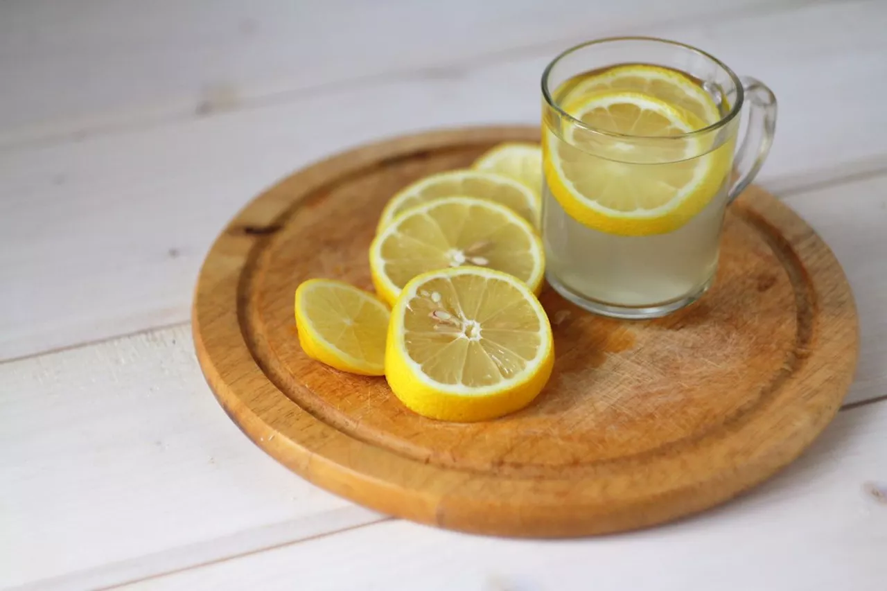 Water Wins: Urologist Recommends Ditching Lemon Water for a Healthier Morning