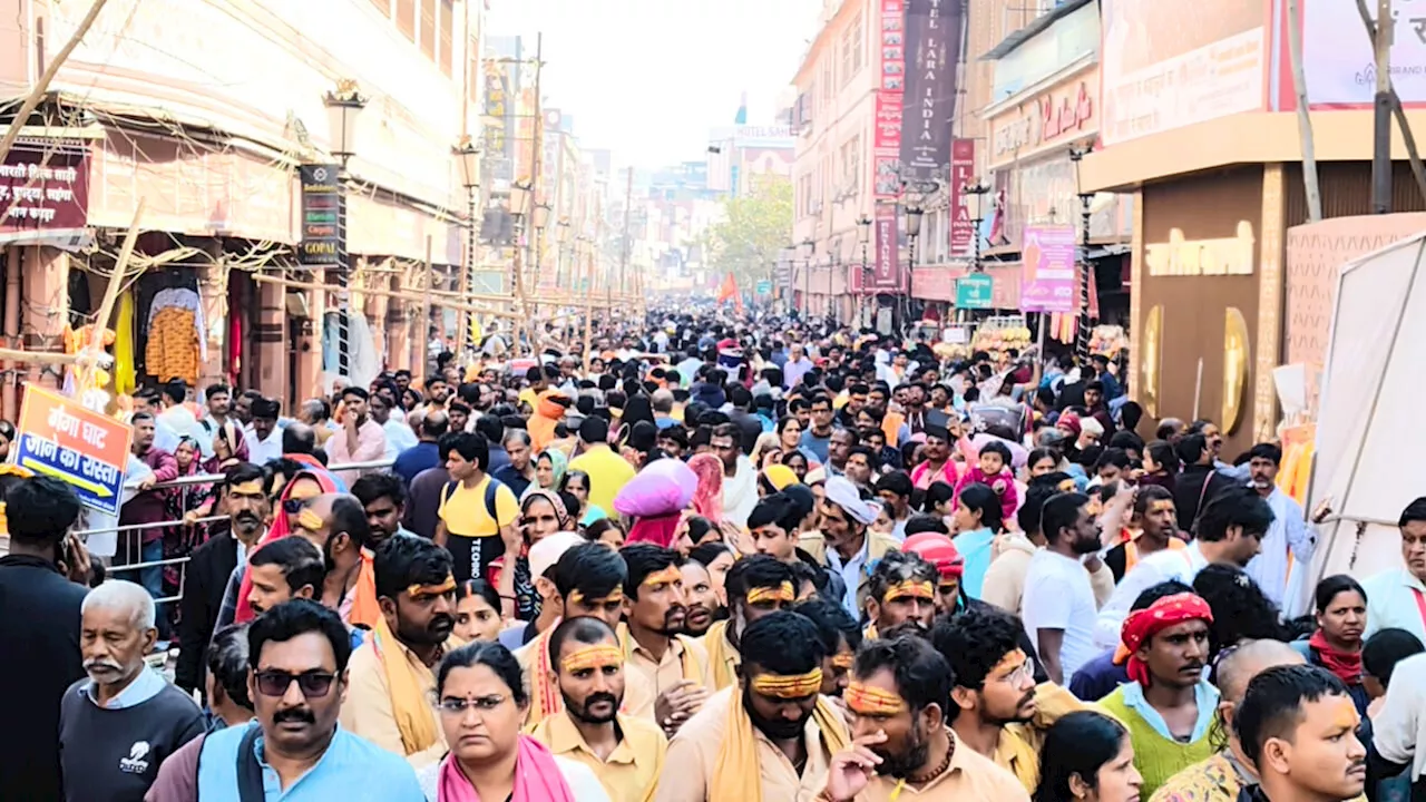 Varanasi में द‍िखा श्रद्धालुओं का सैलाब, शहर से बाहर रोके जा रहे वाहन...ड्रोन से रखी जा रही नजर