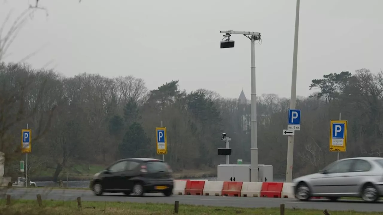 Meer Flitsers Op Bellen En Appen In De Auto