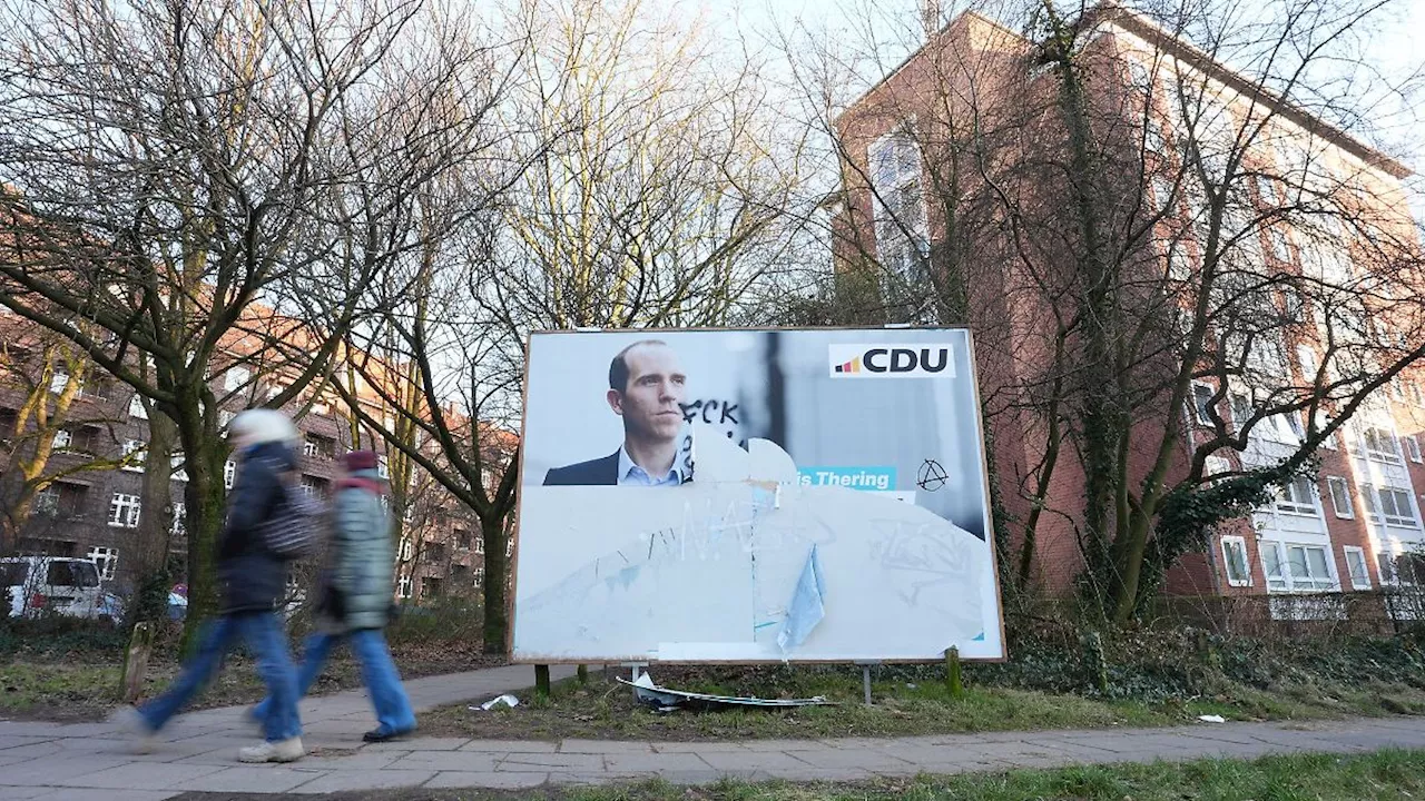 Hamburg & Schleswig-Holstein: Polizei: Immer mehr Fälle zerstörter Wahlplakate