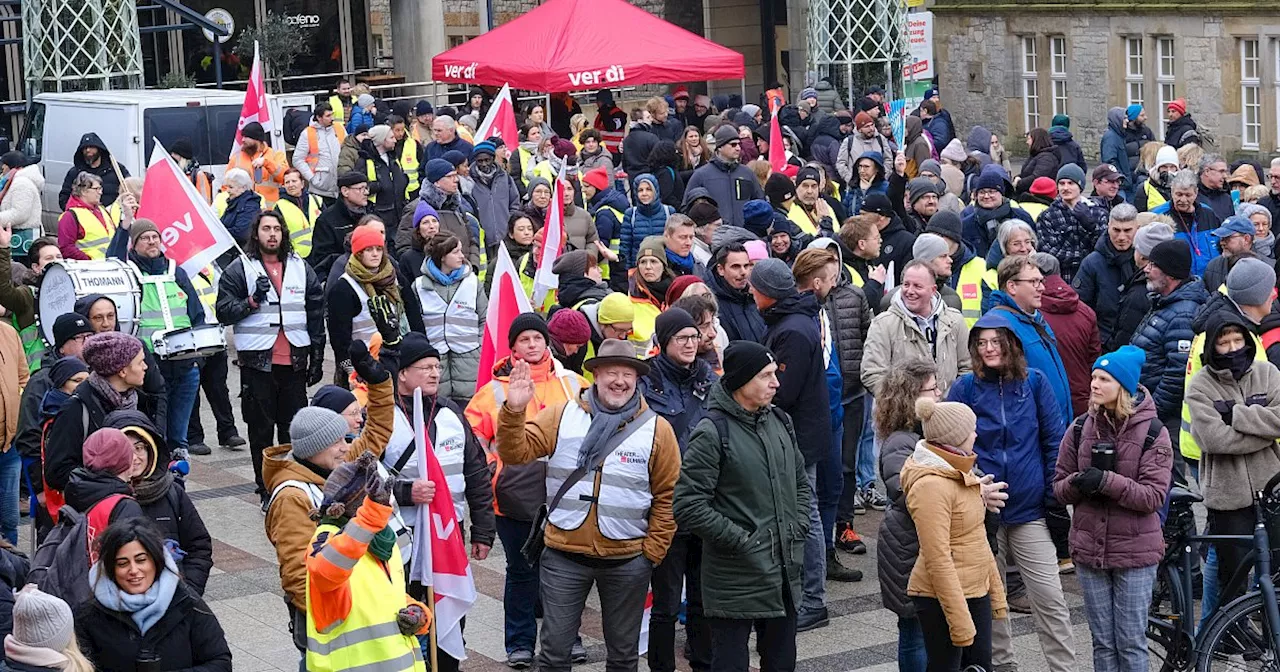 Hunderte Mitarbeiter streiken in Bielefeld – so geht es jetzt weiter