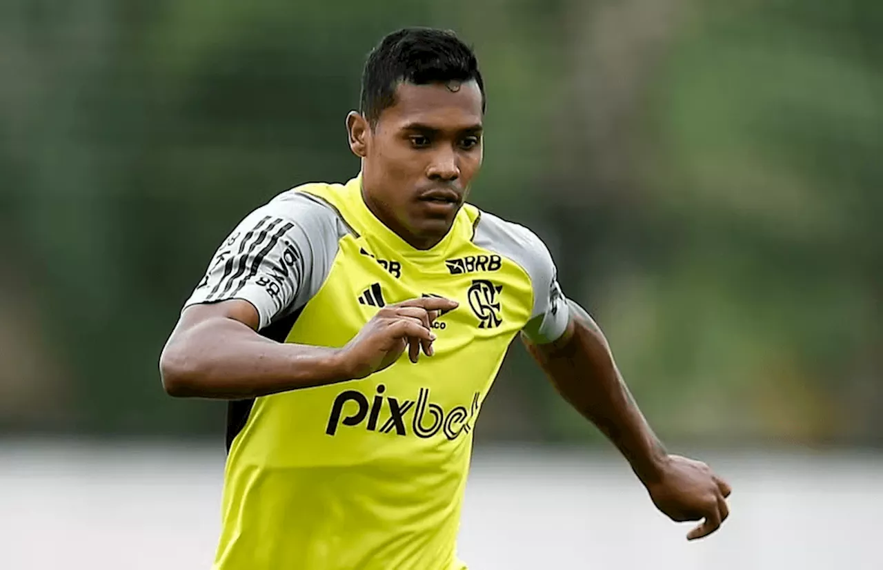 Alex Sandro sofre lesão na coxa e pode perder próximos jogos do Flamengo