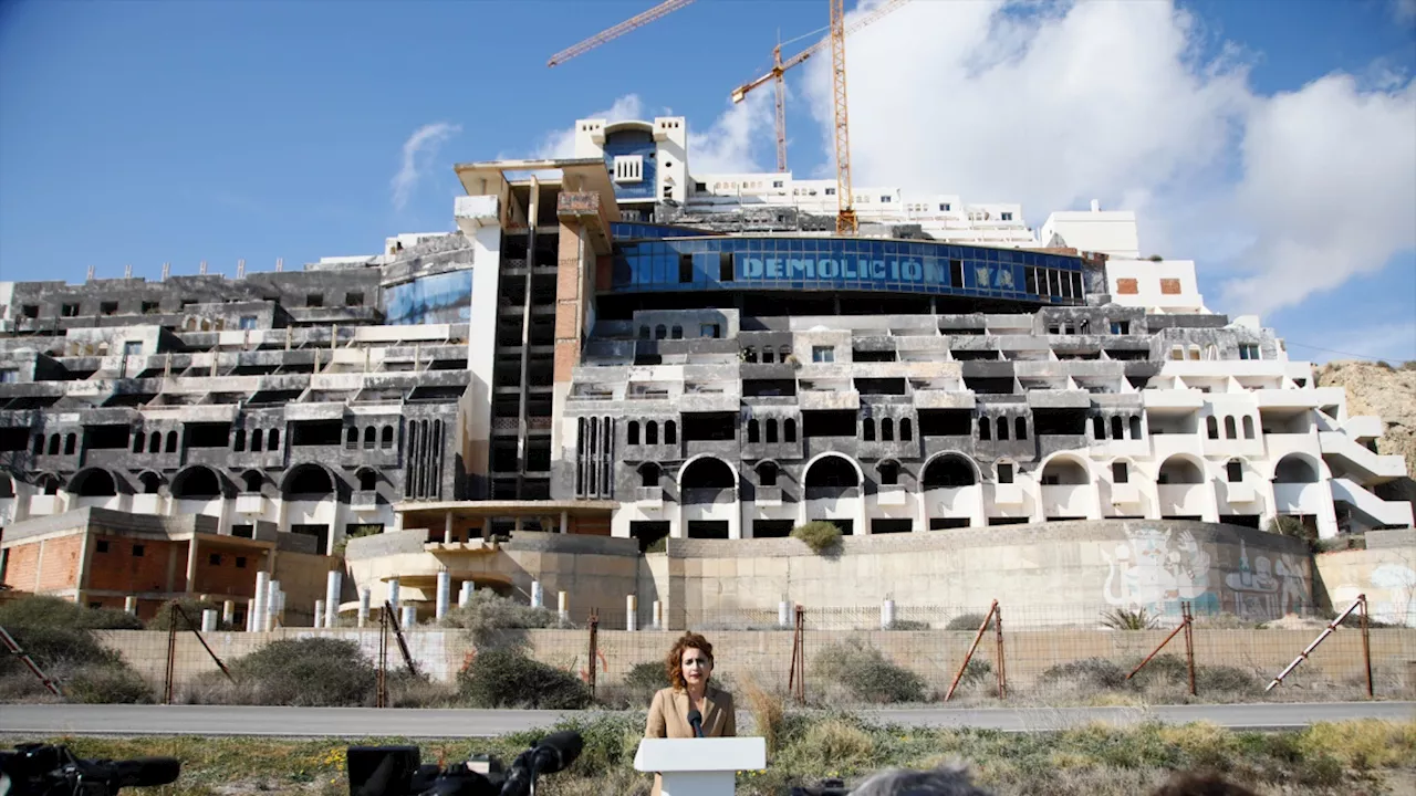 Gobierno español anuncia expropiación de terrenos del Hotel El Algarrobico
