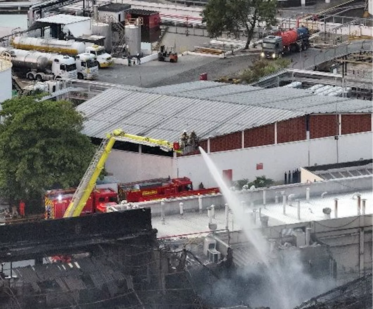 Incêndio em fábrica de óleo no Rio reacende debate sobre segurança