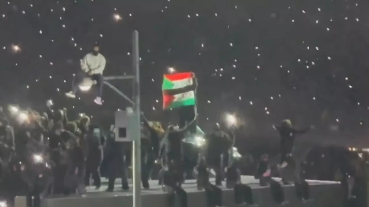 Pengunjuk Rasa Sembunyikan Bendera Solidaritas Sudan dan Gaza di Pertunjukan Super Bowl