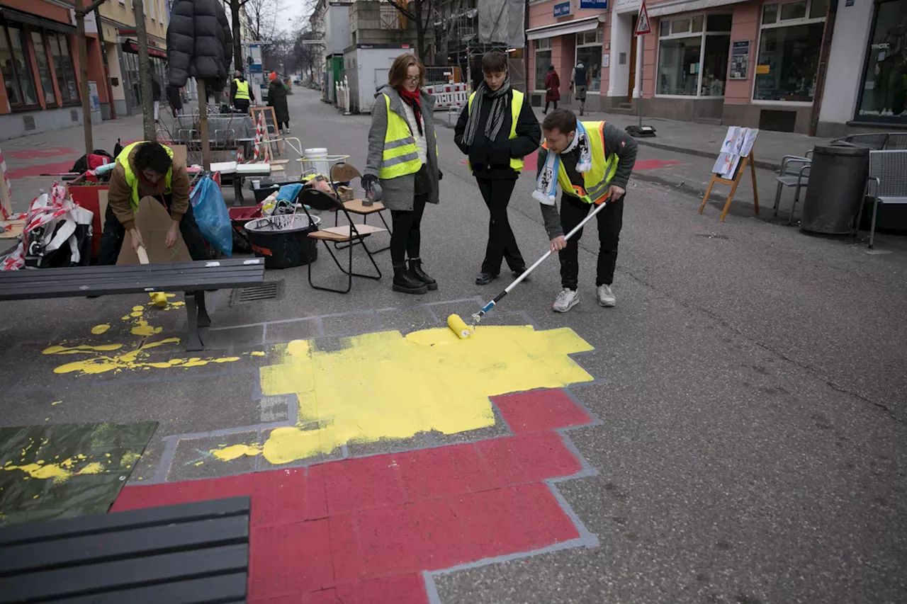 Die Initiative „Die Städtischen“ gestaltet die Weißenburger Straße mit buntem Straßenteppich neu