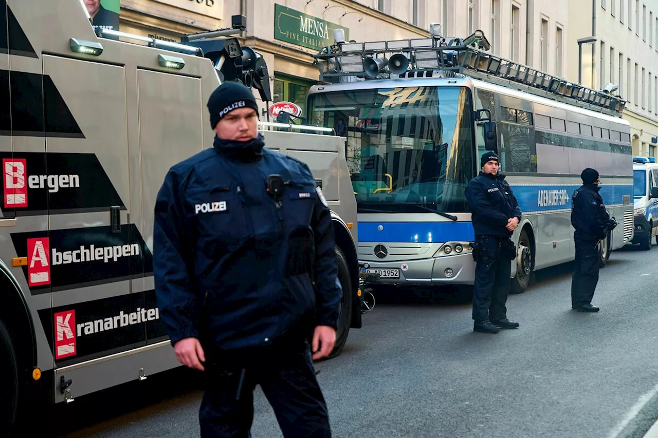 Zentrum für Politische Schönheit bezeichnet Beschlagnahmung des Demo-Busses als Angriff auf die Demokratie