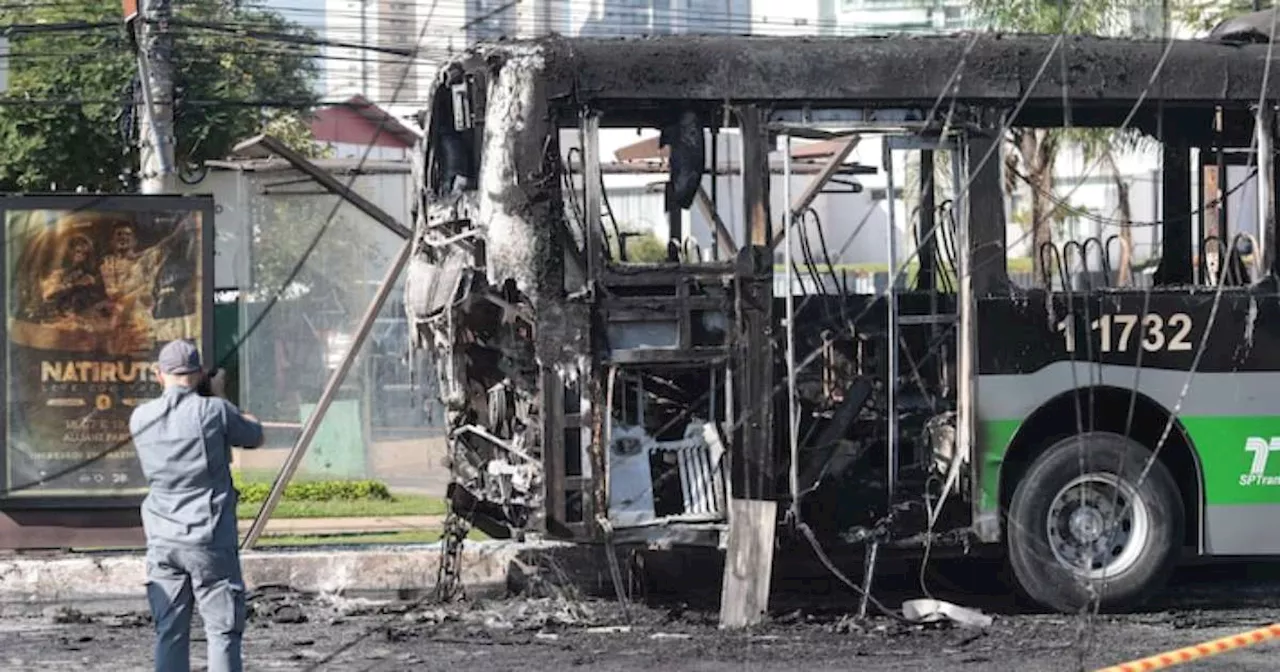 Acidente Aéreo na Barra Funda: Avião Cai em Ônibus, Matando Piloto e Copiloto