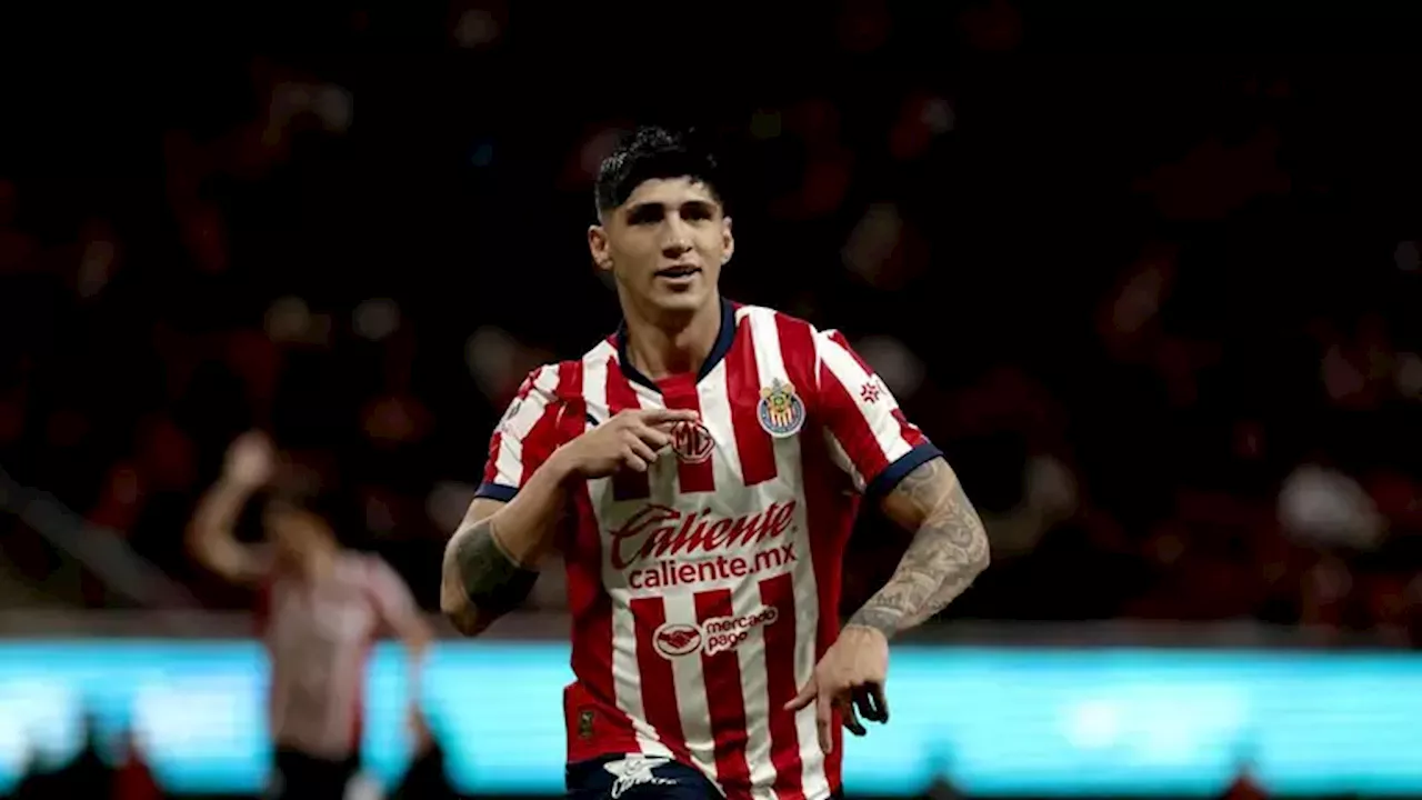 Chivas triunfa tras gol de Alan Pulido