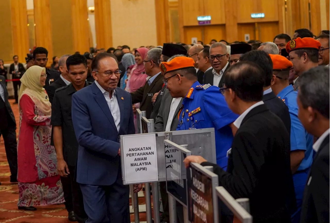 Anwar Orders Immediate Cancellation of Ramadan Bazaar Permits for Third-Party Transfers