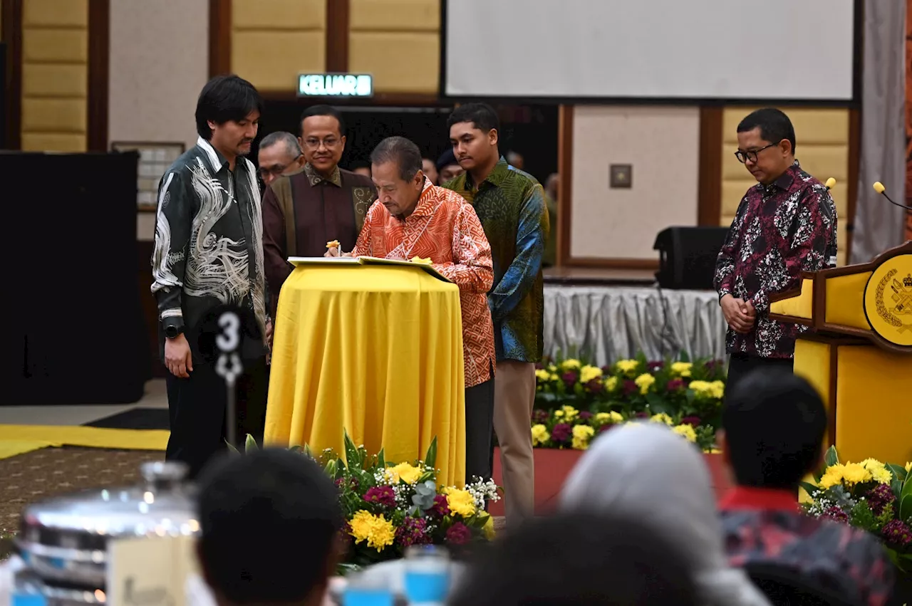 Sultan Terengganu Launches Book on Setiu Wetlands