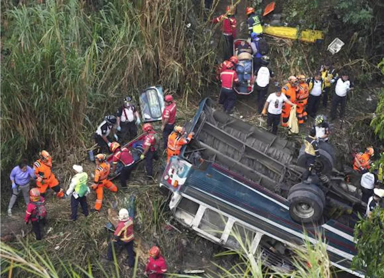 Tragedia en Guatemala: Autobús cae desde puente, dejando al menos 51 muertos