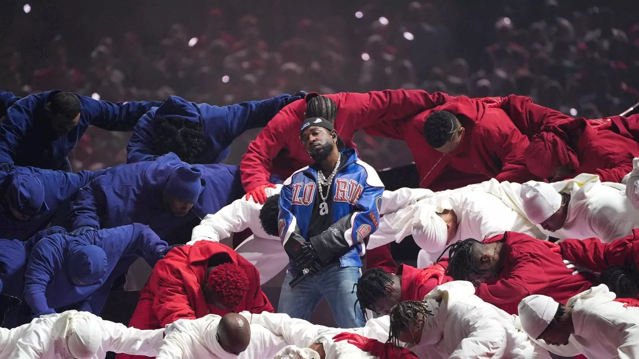 Kendrick Lamar's Super Bowl Halftime Show Includes Drake Diss