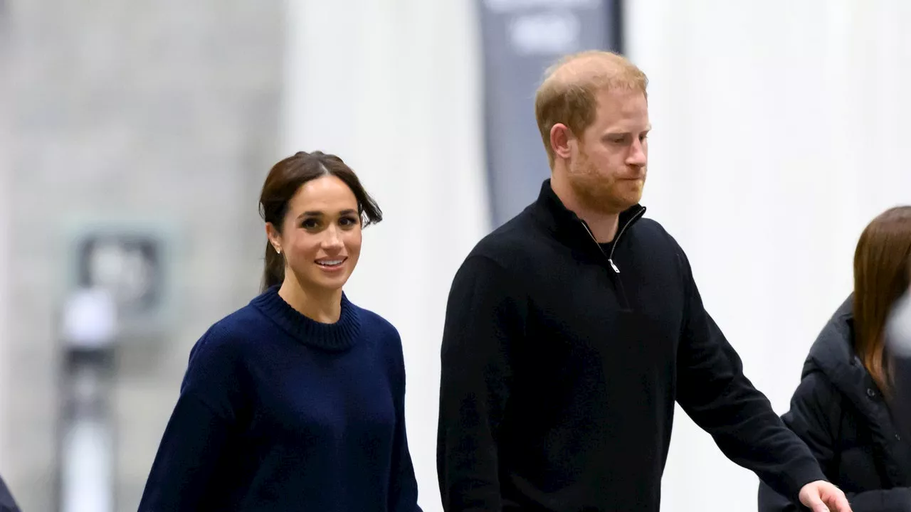 Meghan Markle Is Back in Her Favorite Skinny-Flare Jeans