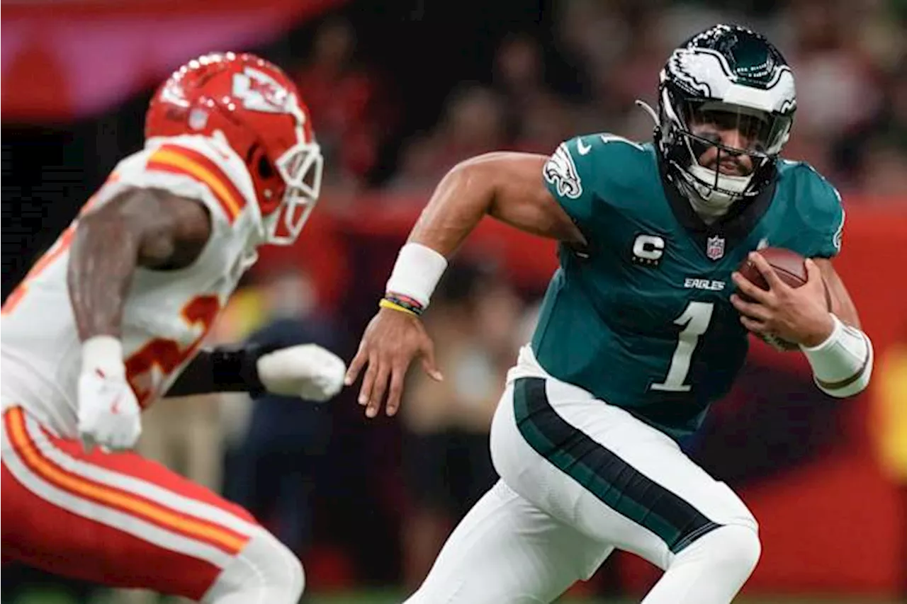 The Latest: Eagles soaring over Chiefs at Super Bowl