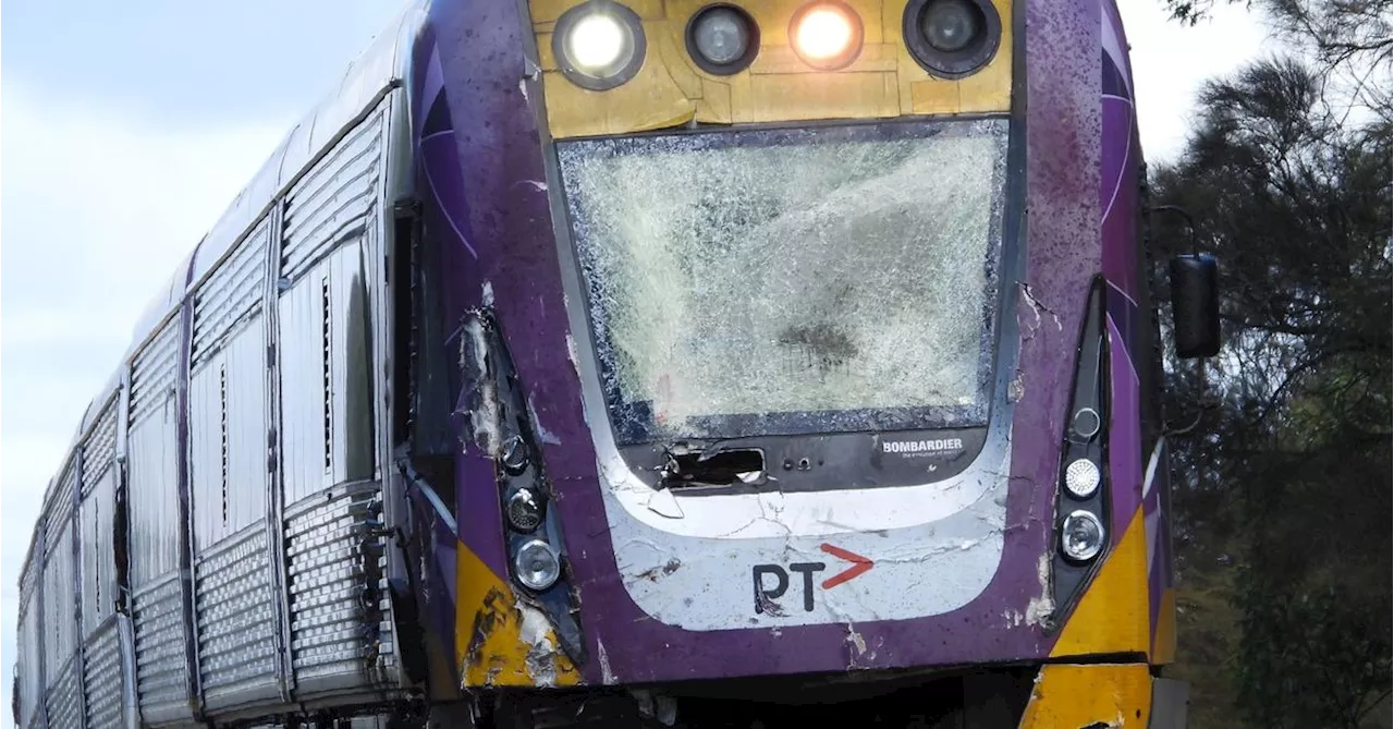 Passengers evacuated after train collides with truck on Princes Highway in regional Victoria