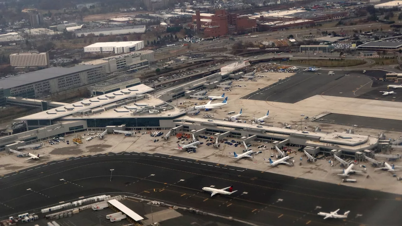 Passenger Removed From Flight at Newark Airport for Threatening Pilot and Passengers