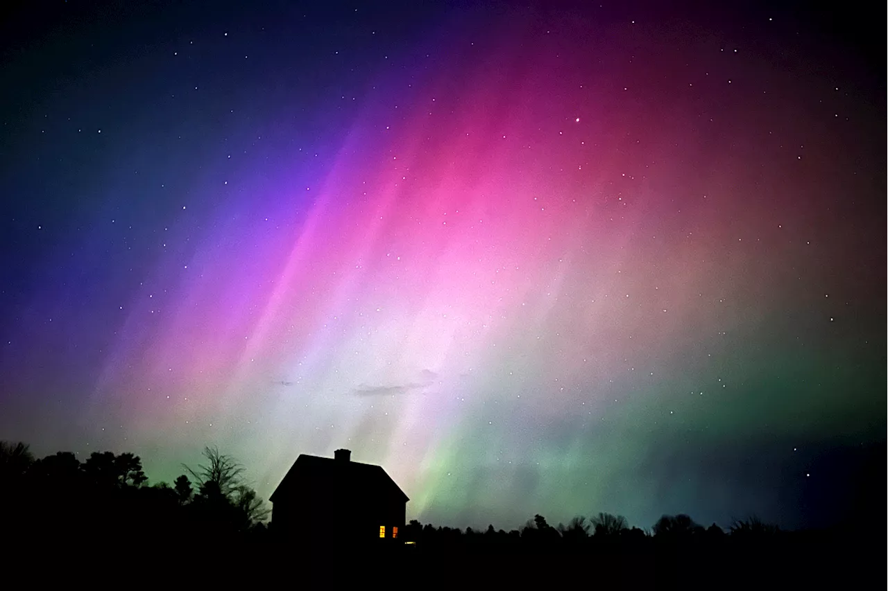 Northern Lights Spectacular: Solar Storm Brings Aurora to US