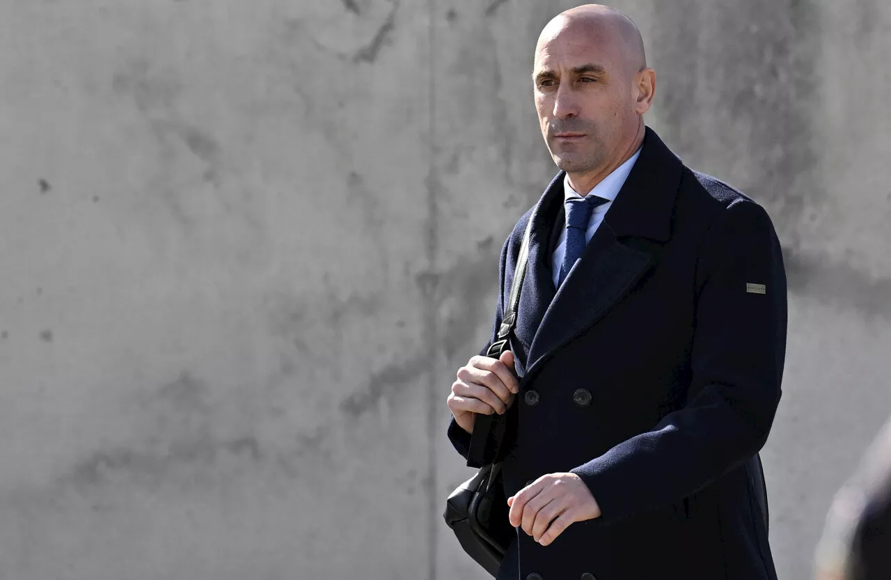 Luis Rubiales S'Assume de Son Baiser à Jenni Hermoso, Mais Insisten sur le Consentement