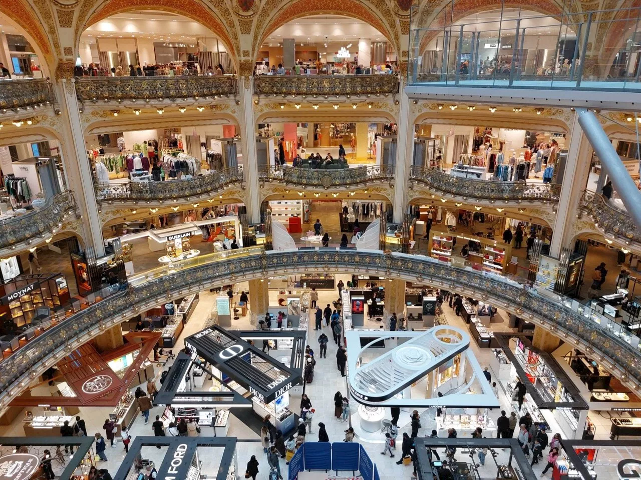 Paris : mort de la milliardaire Ginette Moulin, propriétaire des illustres magasins Galeries Lafayette