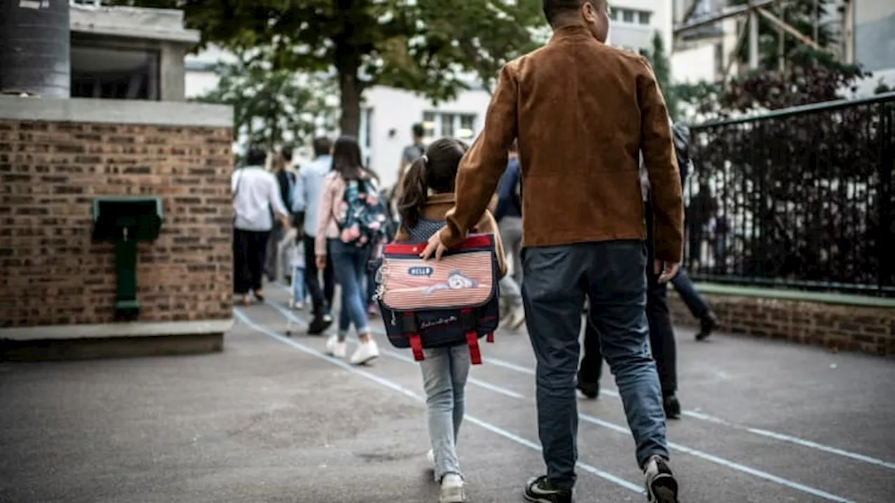 Grève des personnels scolaires à Paris contre les fermetures de classes