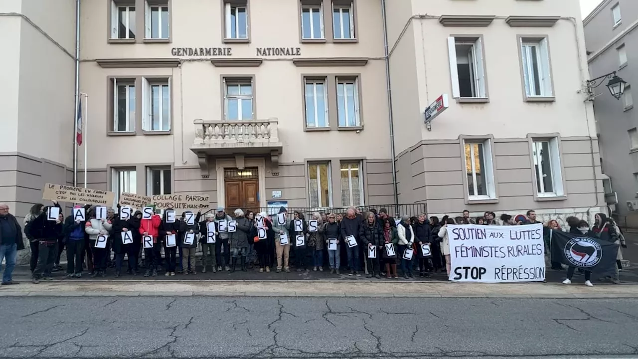 Militante féministe convoquée après collage d'affiches contre le sexisme