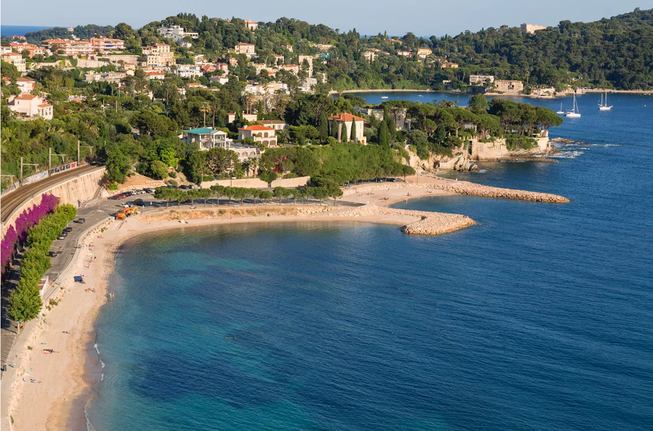 Une Plage Cachée et Tranquille à Villefranche-sur-Mer