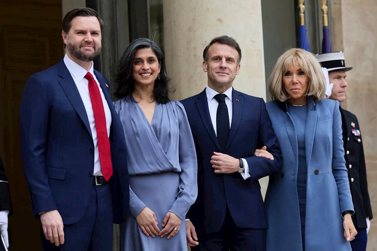 Brigitte Macron, Écharpe Enlevée en Catastrophe à l'Élysée