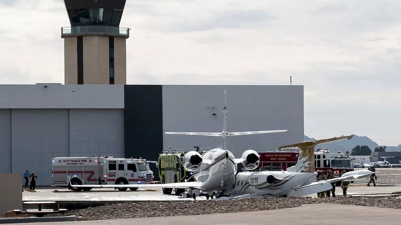 Privatjet von Mötley-Crüe-Sänger prallt am Flughafen Scottsdale am Flughafen Scottsdale auf parkendes Flugzeug