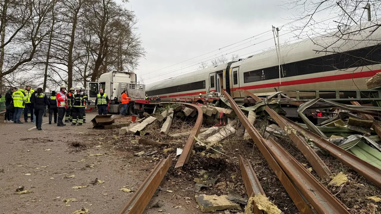 Schwerer Unfall: ICE und Sattelzug kollidieren in Hamburg