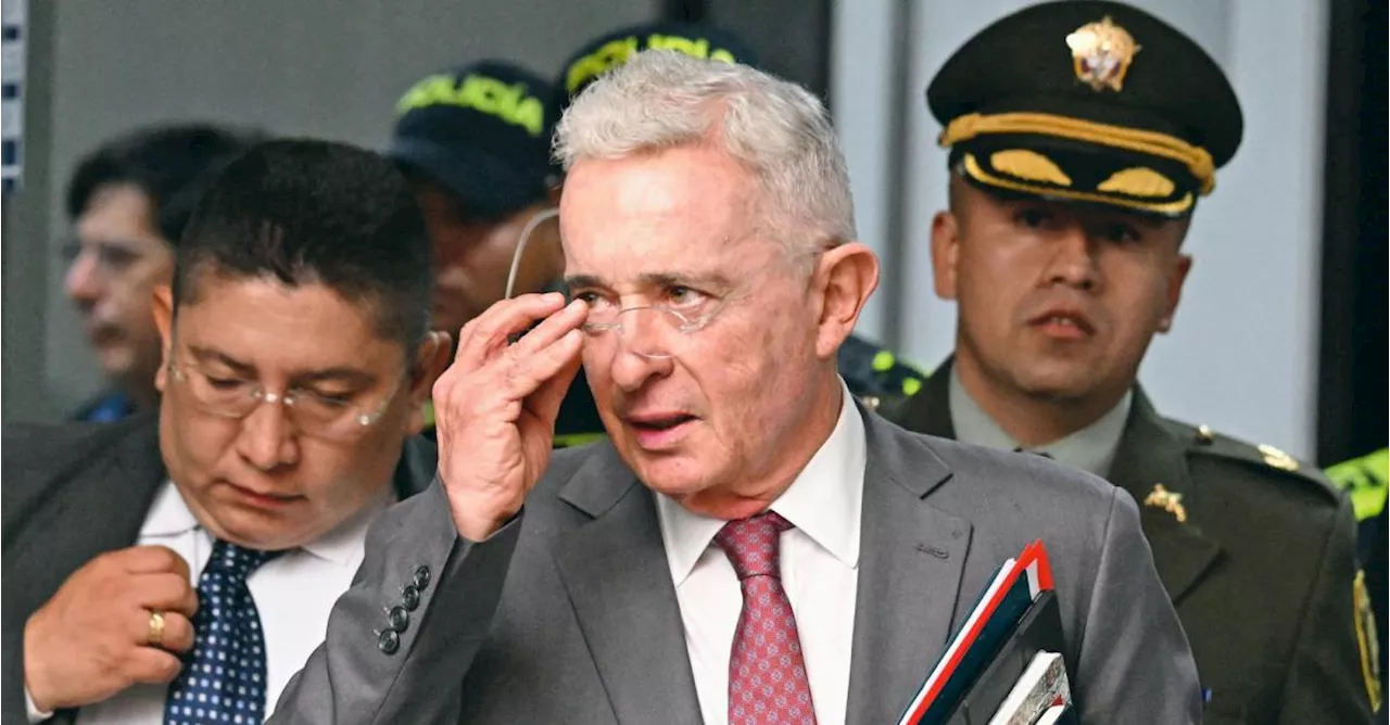 Posponen tercera audiencia contra Álvaro Uribe por falta de imparcialidad