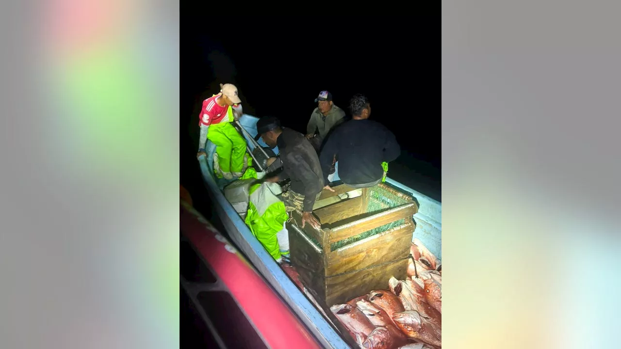 Coast Guard Intercepts Lanchas, Detains Fishermen for Illegal Fishing and Snapper Seizure