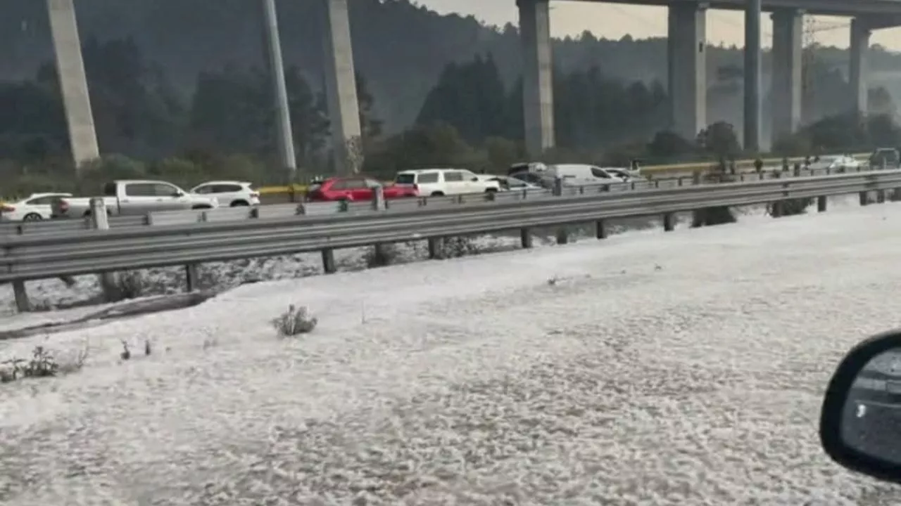 Granizo ocasiona carambola en la autopista México-Toluca, hay 19 heridos