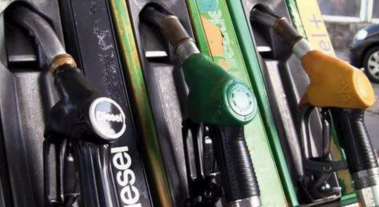 Benzina, in 40 distributori superati i due euro al litro