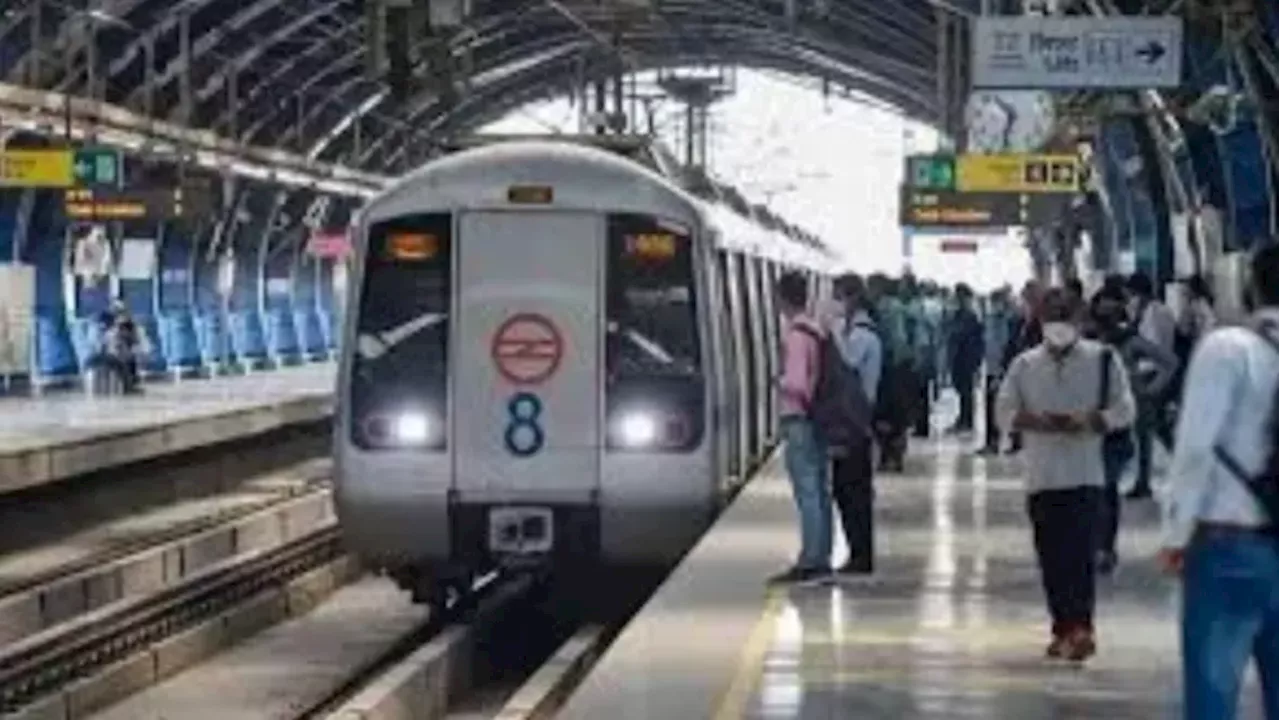 दिल्ली मेट्रो में आशाराम के विज्ञापन से हंगामा