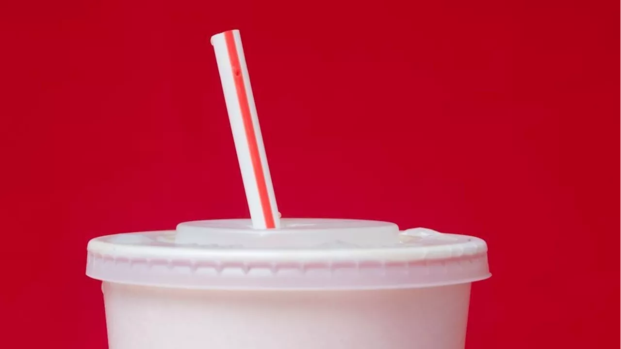 Trump Reverses Plastics Push, Favors Plastic Straws Over Paper