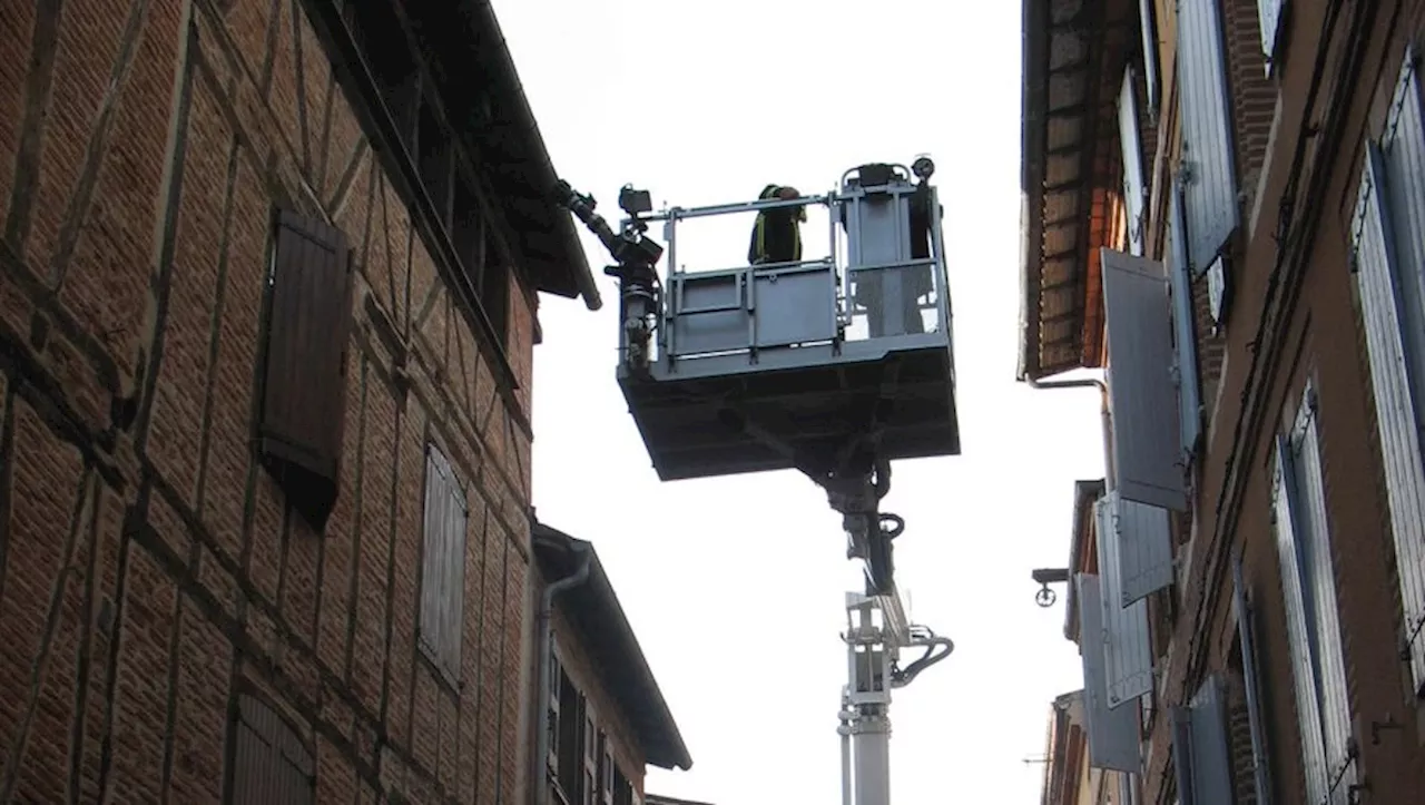 'On l’a vu depuis la nacelle' : gare à l’arnaque aux tuiles cassées !