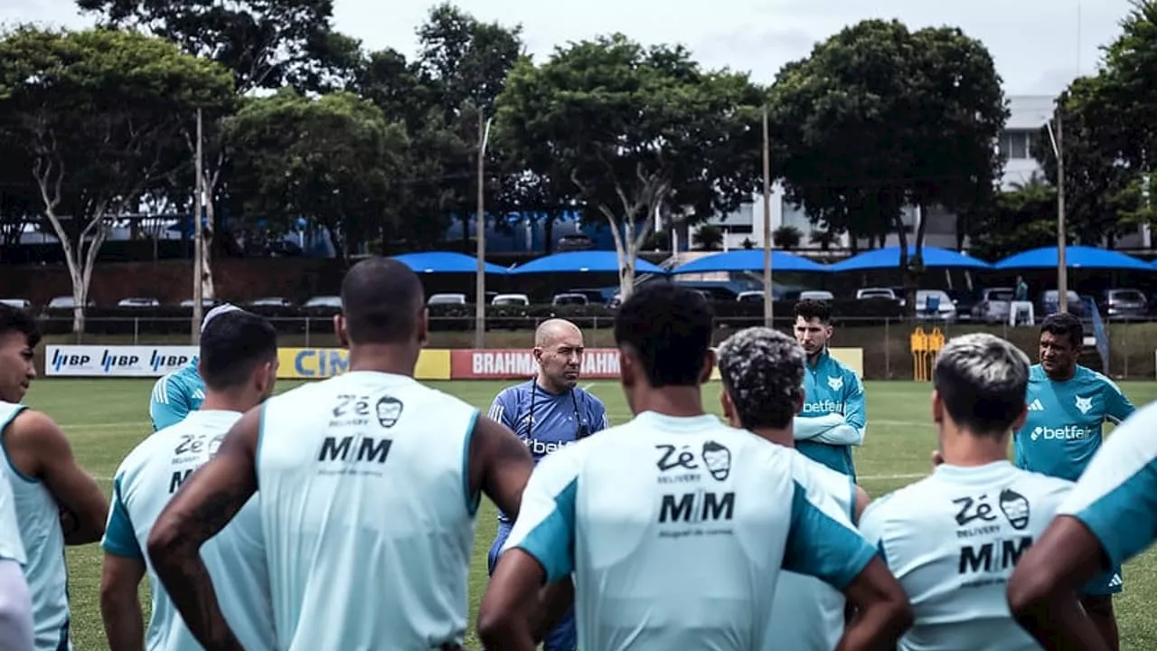 Leonardo Jardim avalia situação de jogadores do Cruzeiro