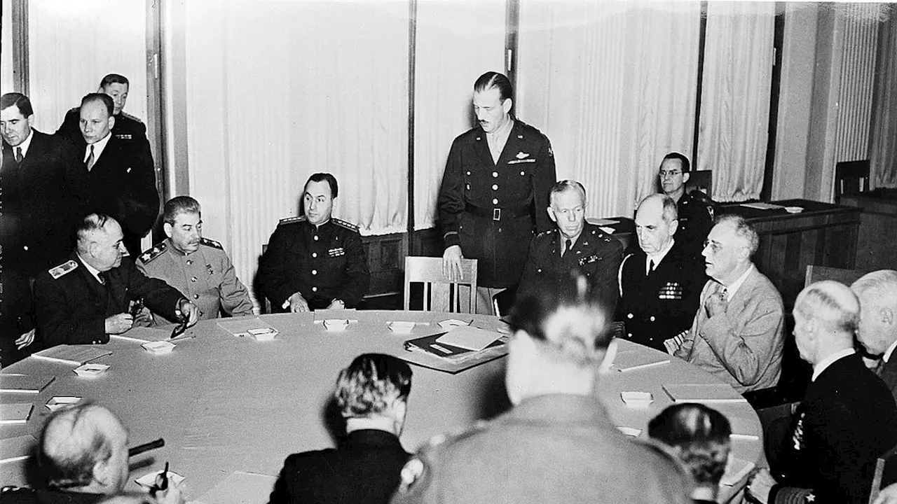 11 Februari 1945: Pertemuan Roosevelt, Churchill dan Stalin di Konferensi Yalta