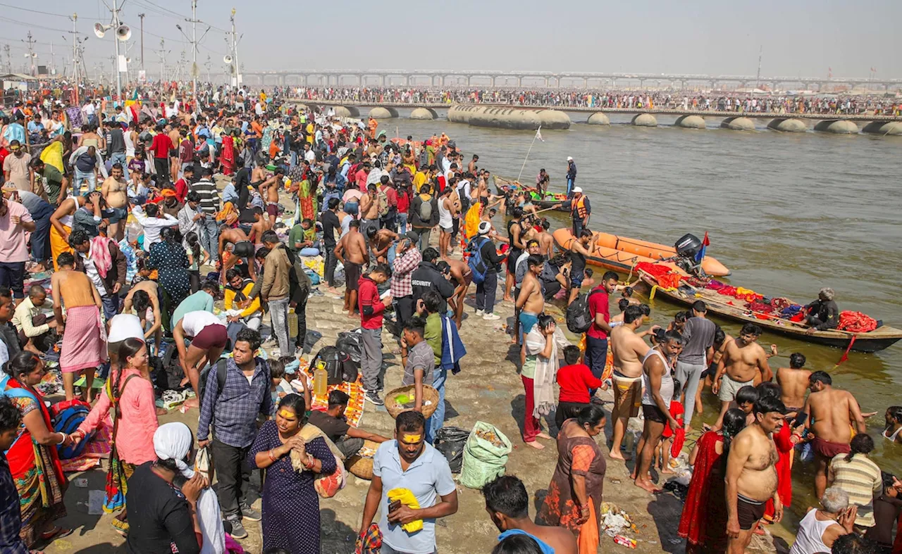 माघ पूर्णिमा पर त्रिवेणी संगम में श्रद्धालुओं का भारी जनसैलाब